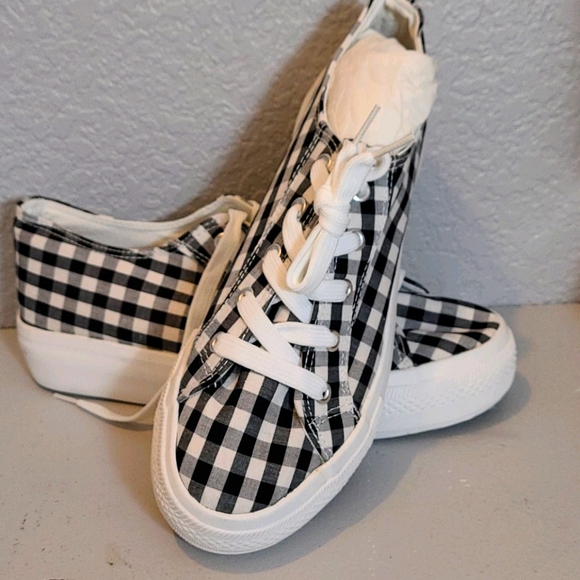 Checkerd Sneekers by New Look - Picture 11 of 11